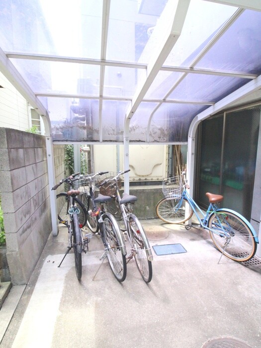 物件外観写真2　(駐輪場)