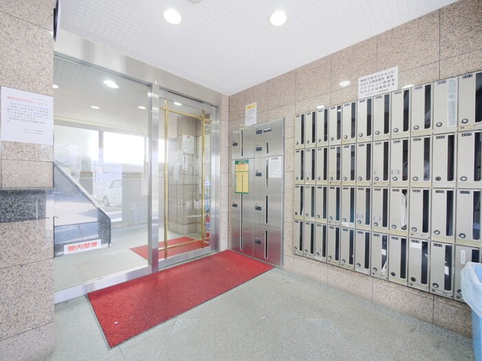 物件外観写真5　(エントランス部分)