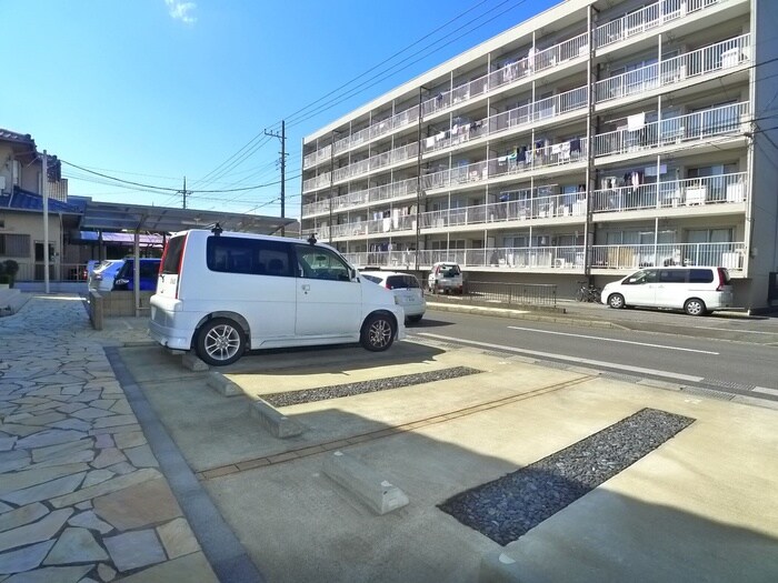 物件外観写真4　(駐車場)