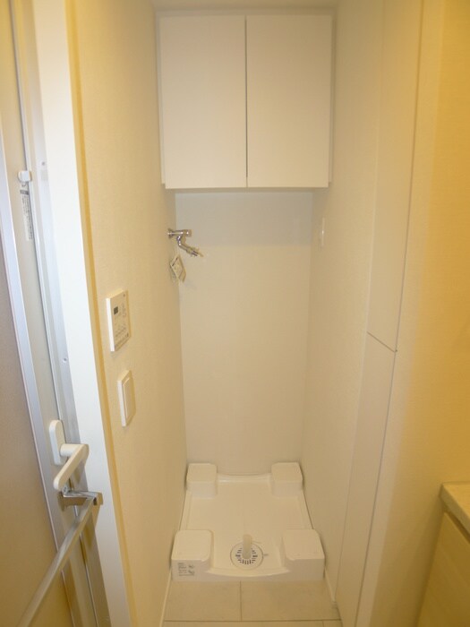 物件内観写真14　(洗濯機置場)