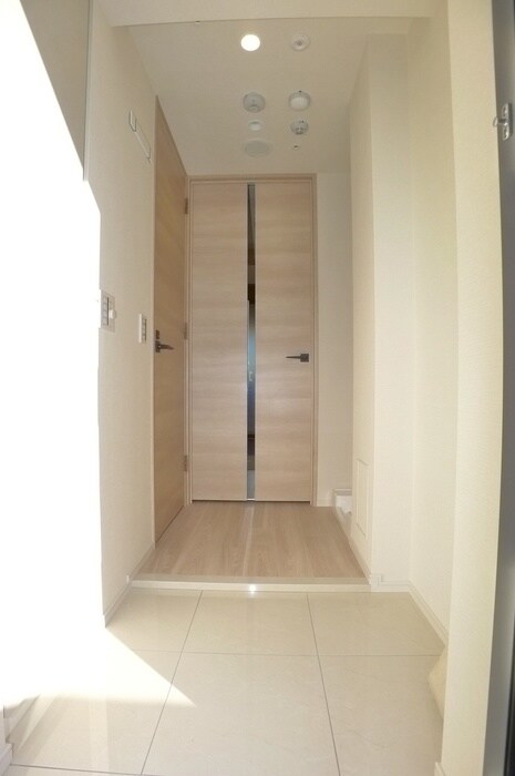 物件内観写真7　(玄関)