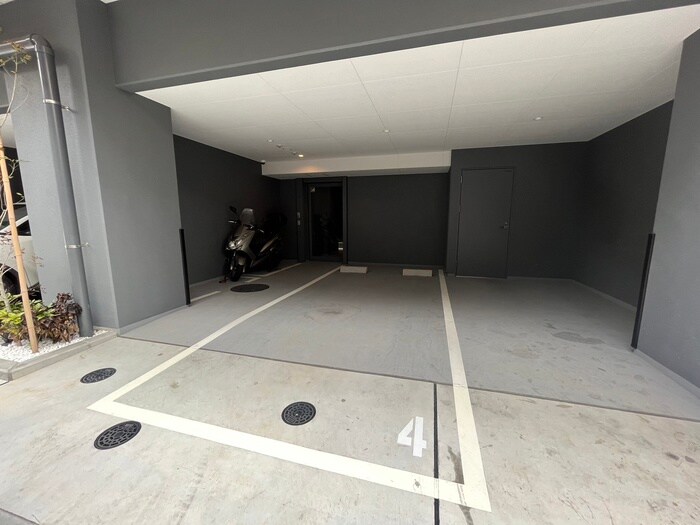 物件外観写真6　(駐車場)