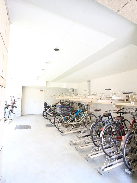 物件外観写真6　(駐輪場)