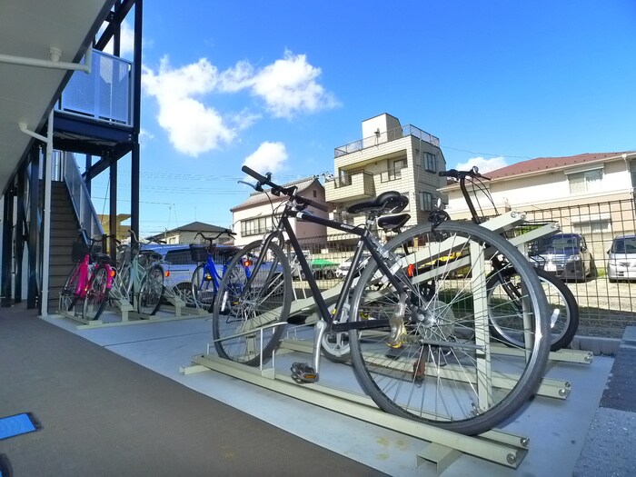 物件外観写真5　(駐輪場)