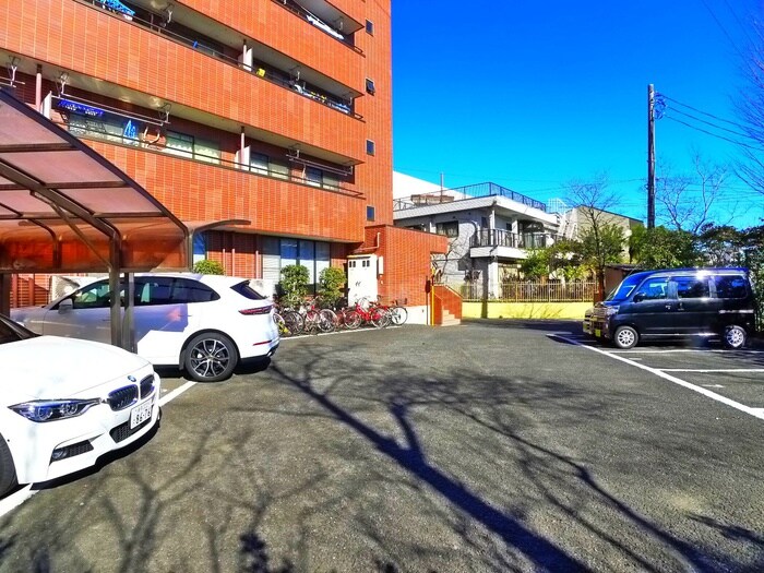 物件外観写真3　(駐車場)