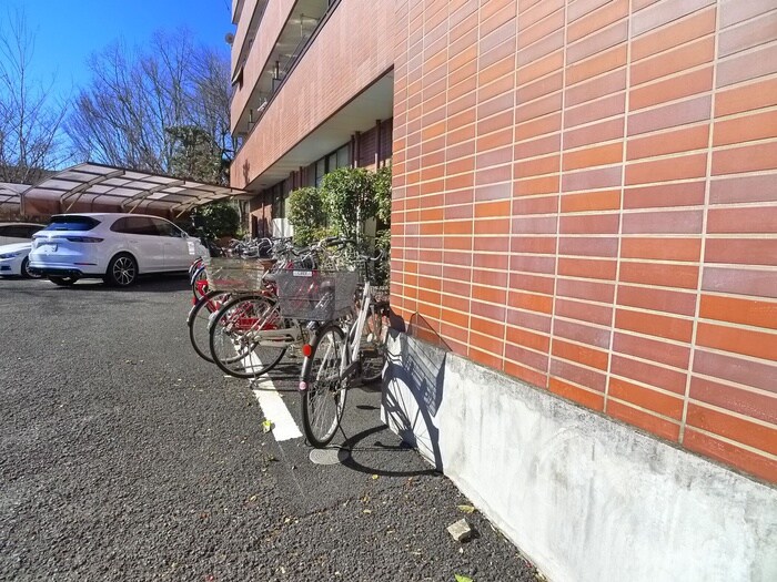 物件外観写真5　(駐輪場)