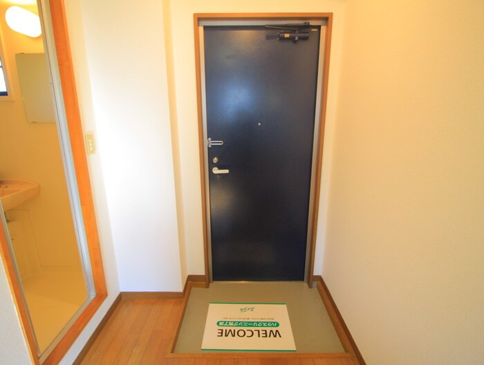 物件内観写真18　(玄関)