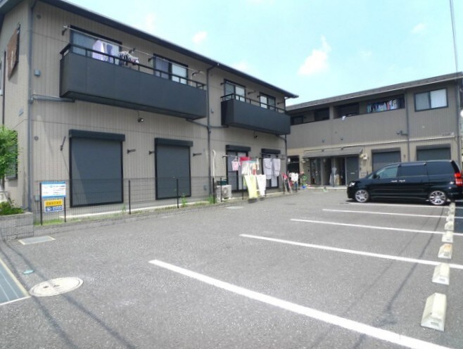 物件外観写真2　(駐車場)