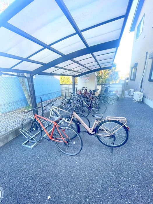 物件外観写真4　(駐輪場)