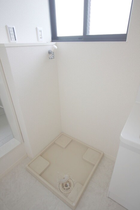 物件内観写真14　(洗濯機置場)