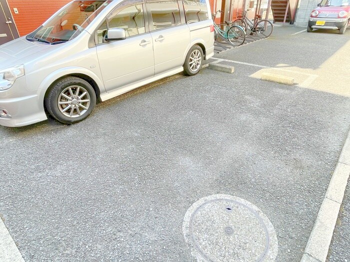物件外観写真5　(駐車場)