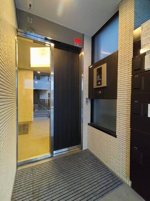 物件外観写真2　(エントランス部分)