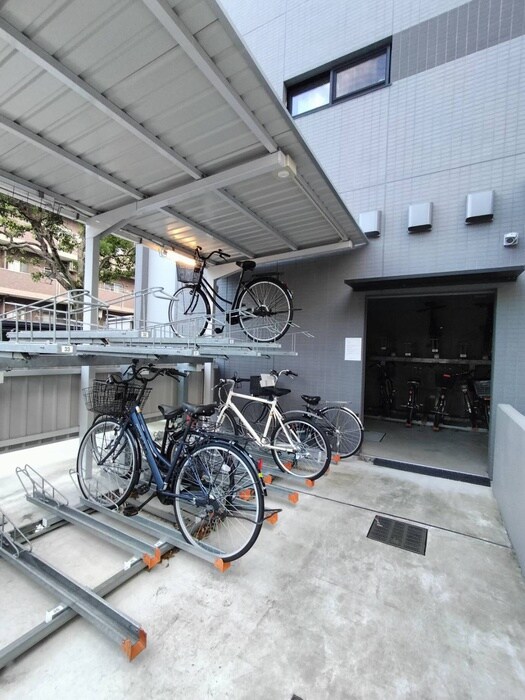 物件外観写真4　(駐輪場)