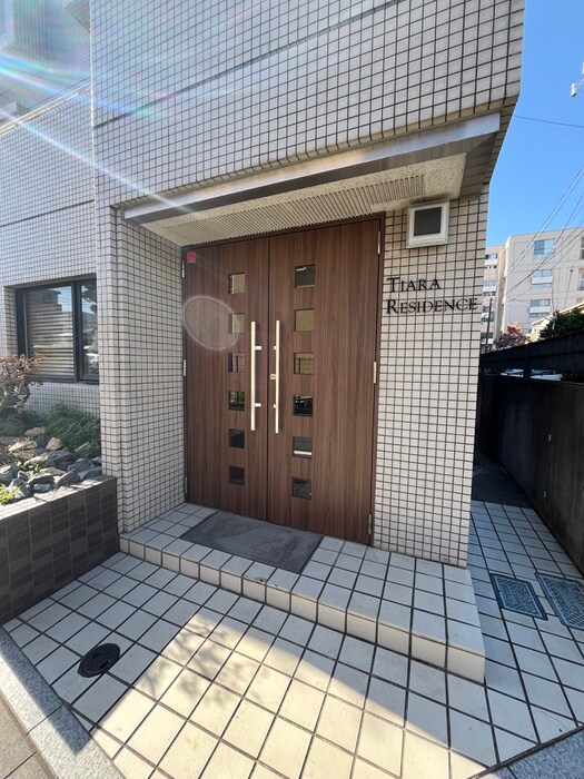 物件外観写真6　(エントランス部分)