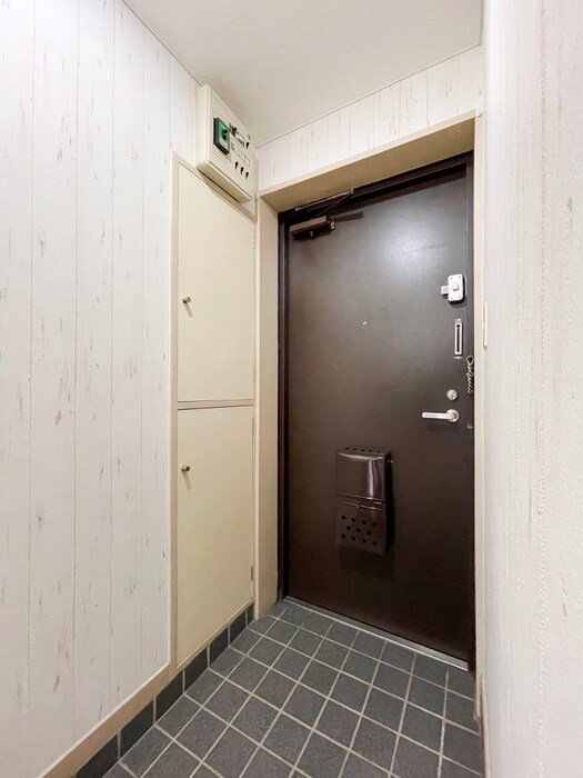 物件内観写真13　(玄関)