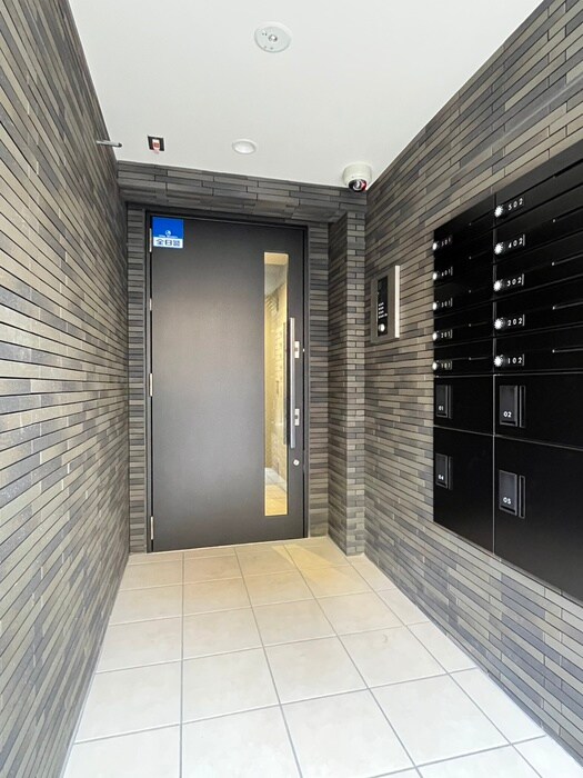 物件外観写真2　(エントランス部分)