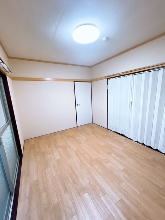 物件内観写真9　(居室)