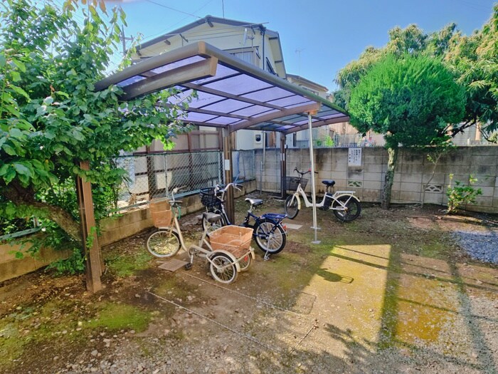 物件外観写真4　(駐輪場)