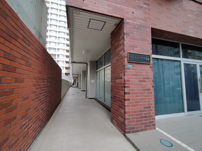 物件外観写真3　(エントランス部分)