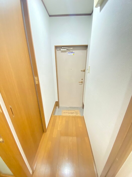 物件内観写真7　(玄関)
