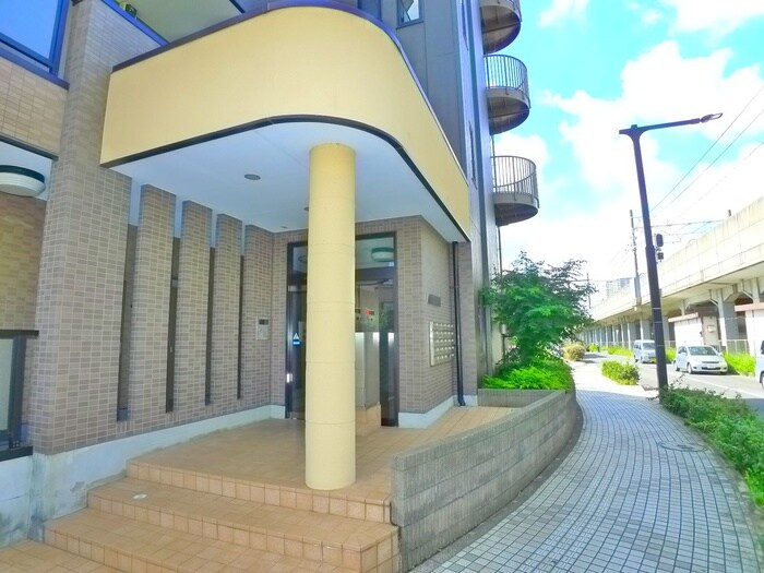 物件外観写真3　(エントランス部分)