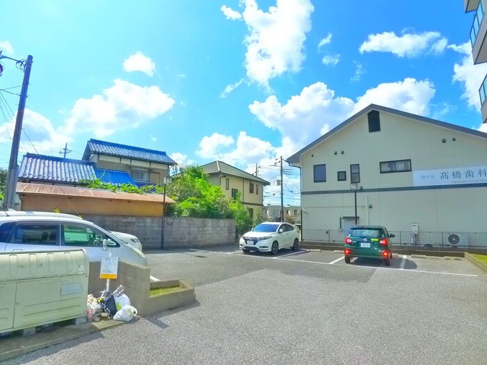 物件外観写真6　(駐車場)