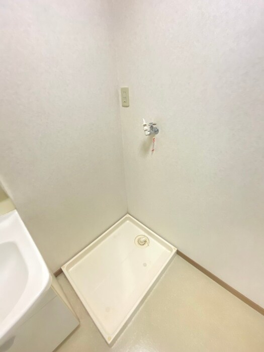 物件内観写真11　(洗濯機置場)