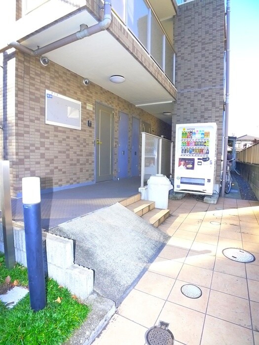 物件外観写真3　(エントランス部分)