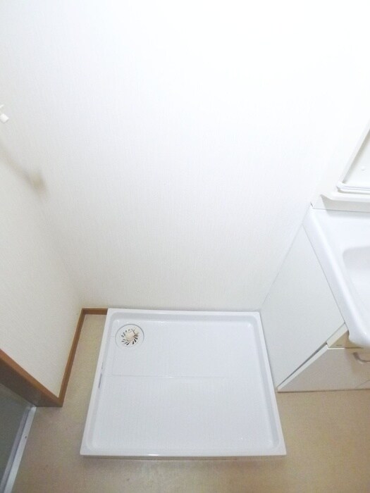 物件内観写真18　(洗濯機置場)