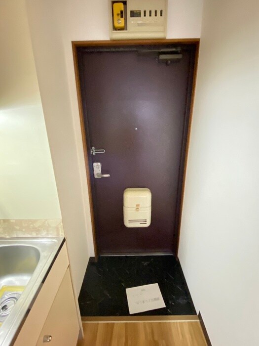 物件内観写真15　(玄関)