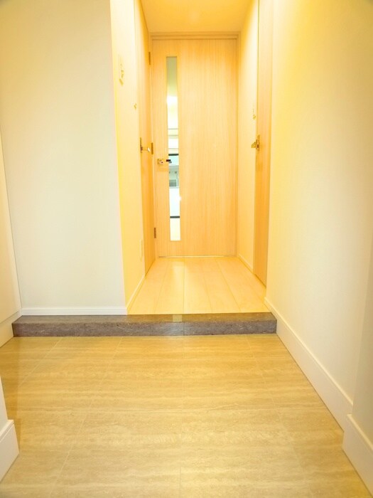 物件内観写真7　(玄関)