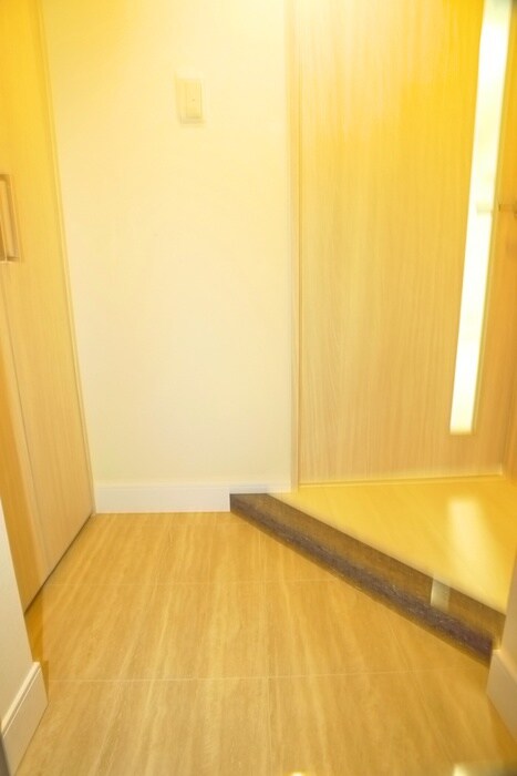 物件内観写真16　(玄関)