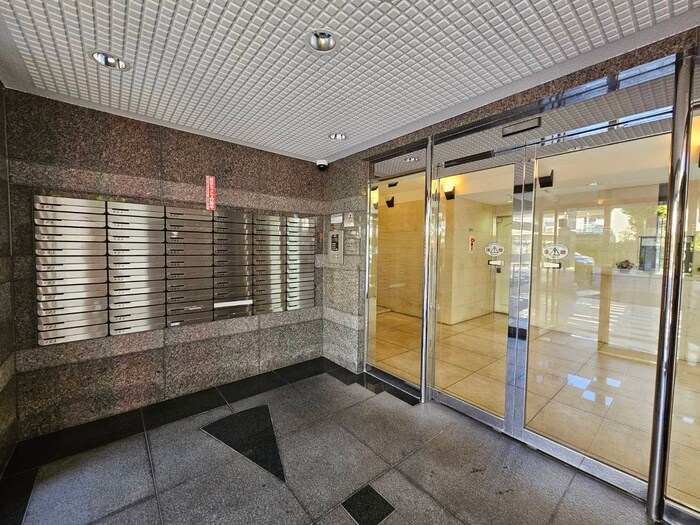 物件外観写真3　(エントランス部分)