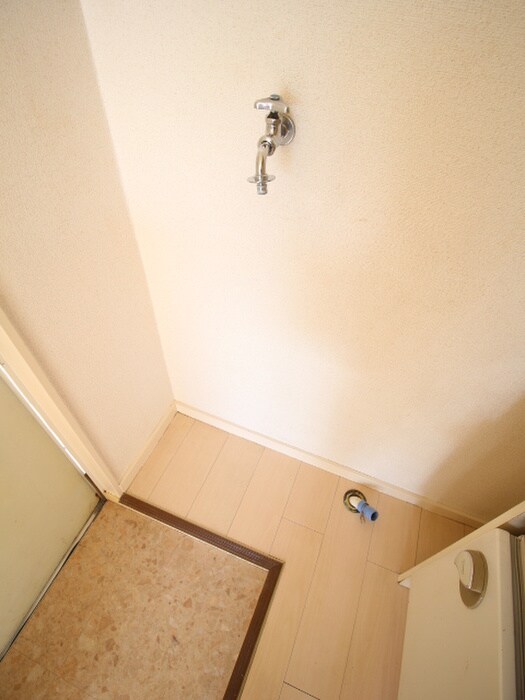 物件内観写真12　(洗濯機置場)