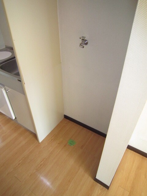 物件内観写真6　(洗濯機置場)