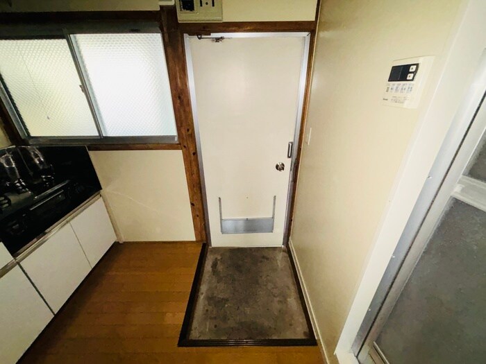物件内観写真14　(玄関)