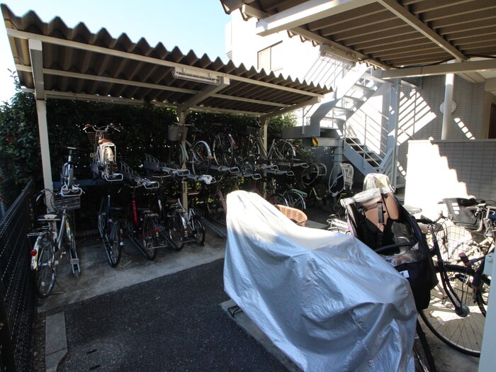 物件外観写真6　(駐輪場)
