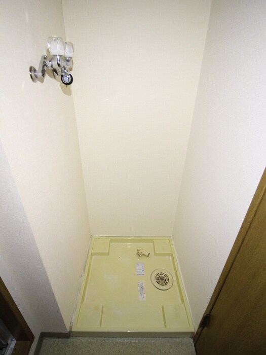 物件内観写真18　(洗濯機置場)