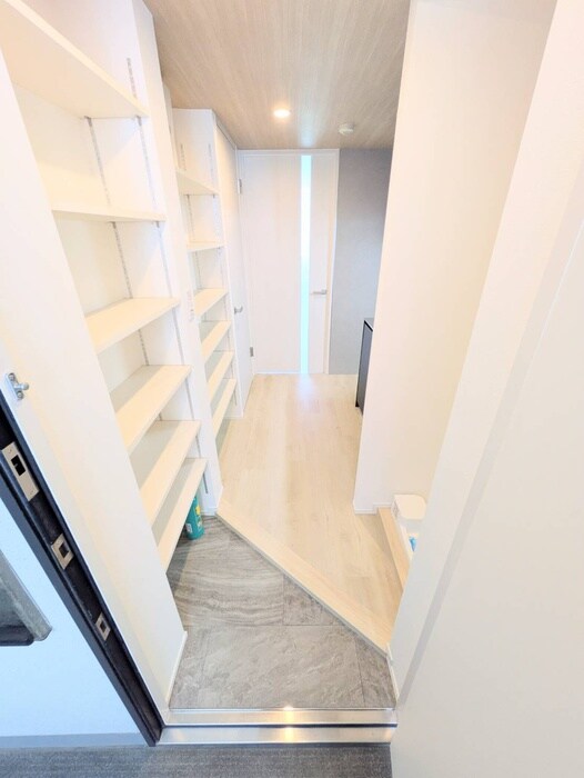 物件内観写真14　(玄関)