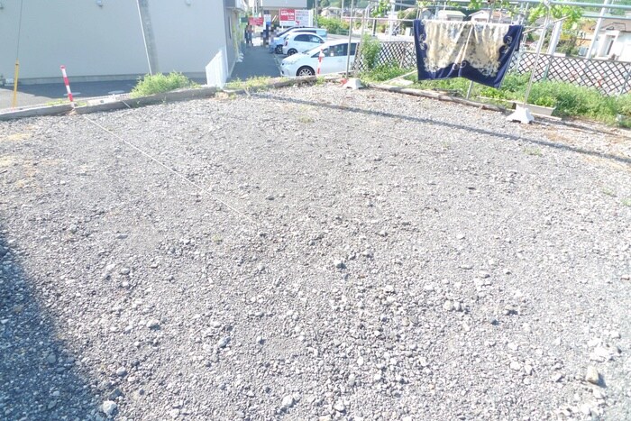 物件外観写真3　(駐車場)