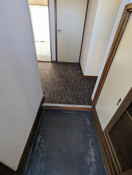 物件内観写真11　(玄関)