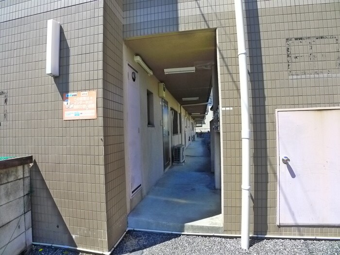 物件外観写真4　(エントランス部分)