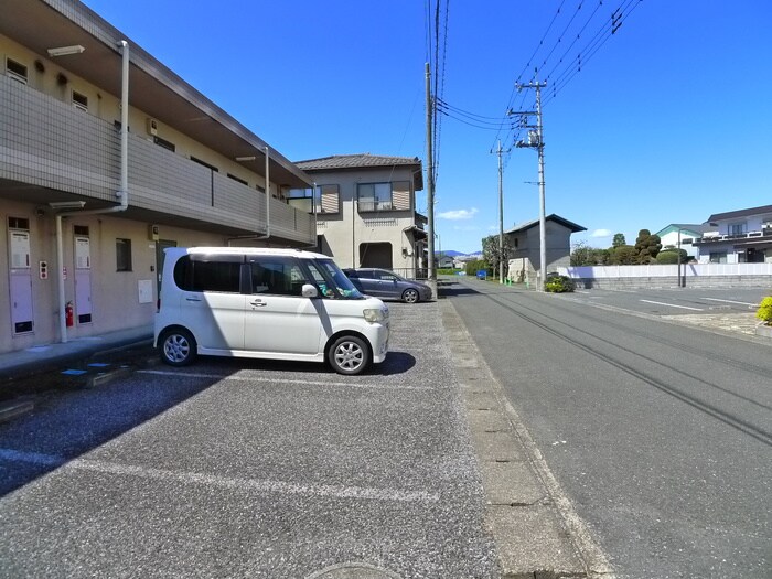 物件外観写真5　(駐車場)