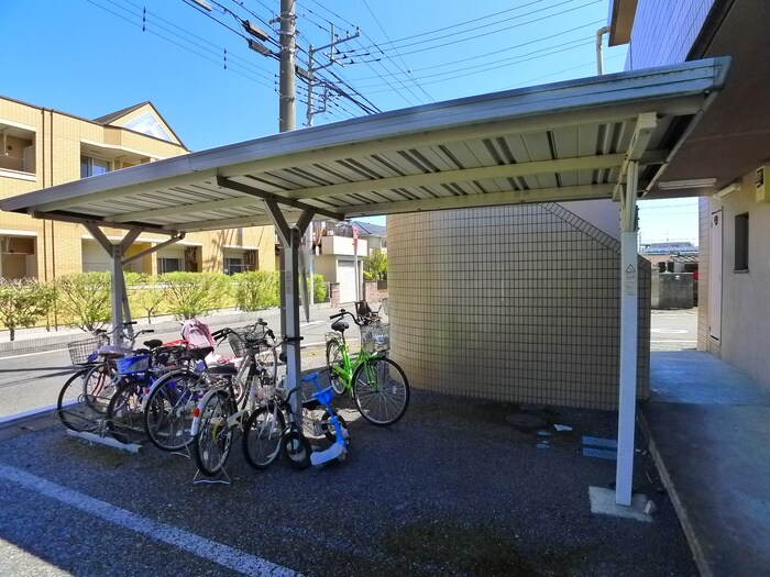 物件外観写真6　(駐輪場)