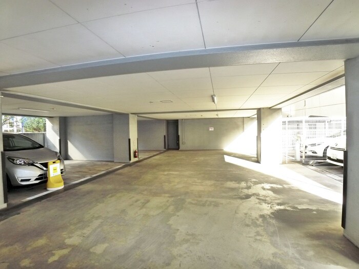 物件外観写真6　(駐車場)