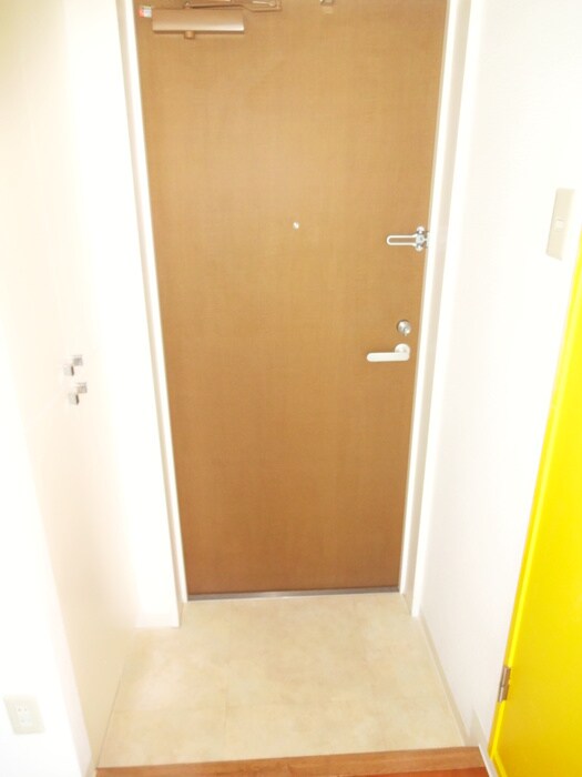 物件内観写真12　(玄関)
