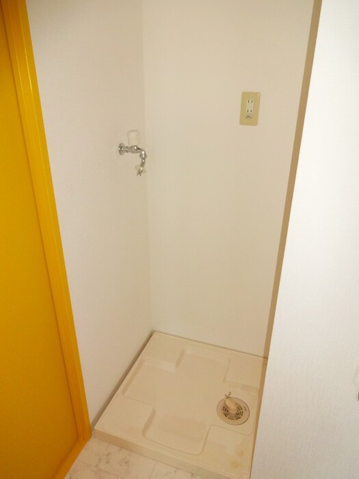 物件内観写真14　(洗濯機置場)