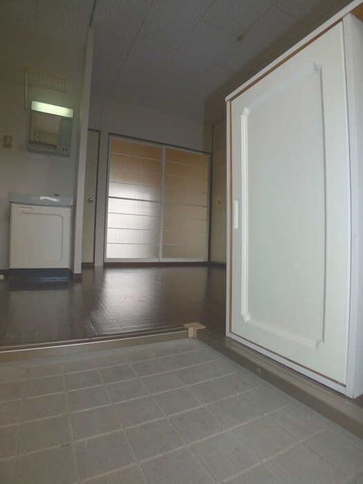 物件内観写真7　(玄関)