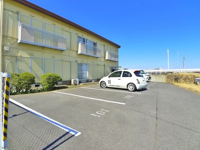 物件外観写真4　(駐車場)