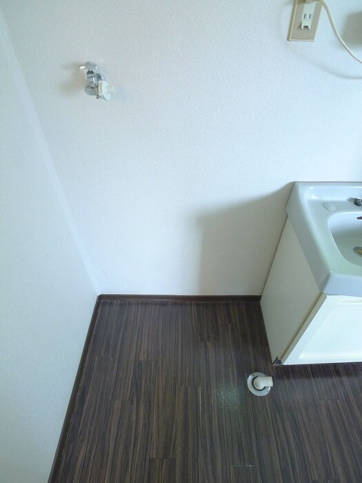 物件内観写真16　(洗濯機置場)